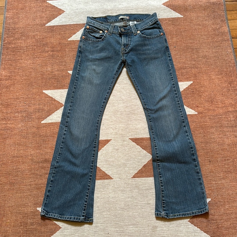 Women’s size 6 low rise flared Levi’s